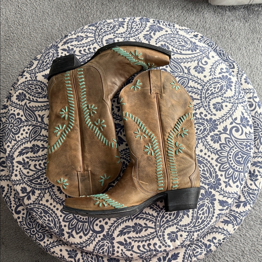 Idyllwind green and tan boots.